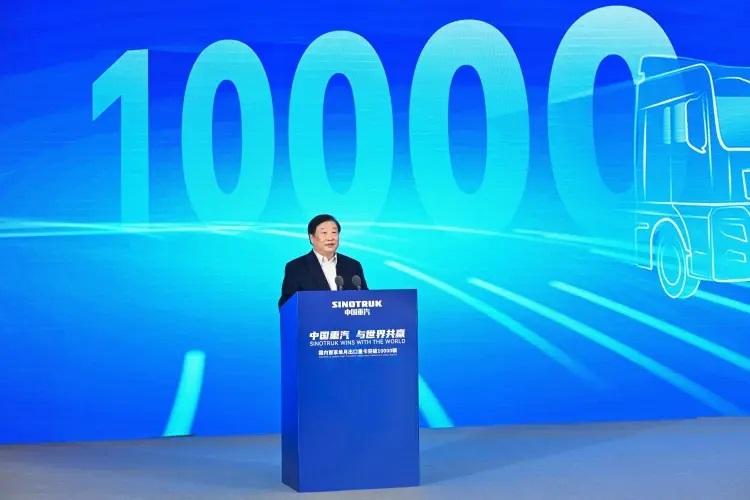 譚旭光：中國重汽單月出口破萬輛，創造了我國重型卡車行業出口的里程碑！